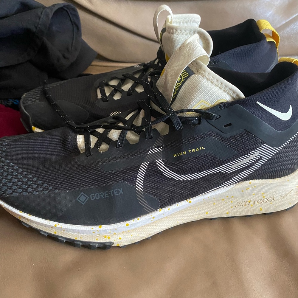 Shoes - Picture 4 of 4